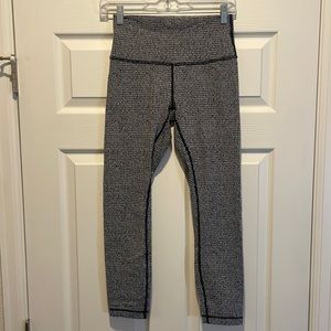 Lululemon Align Crop Monochromic Ice Grey Black size 6